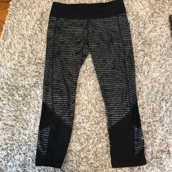 lululemon athletica Pants - Lululemon Cropped Leggings